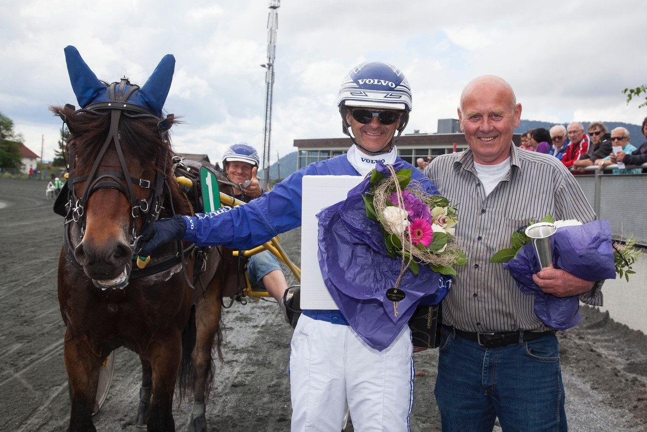 Toralf og Spang Korbest (foto; Hesteguiden.com)